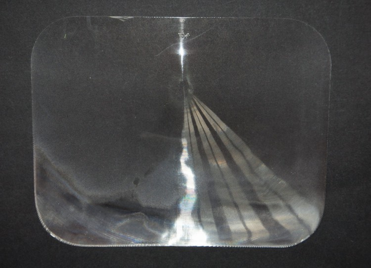 Analogowa kamera cofania - soczewka Fresnela na tylną szybę samochodu.