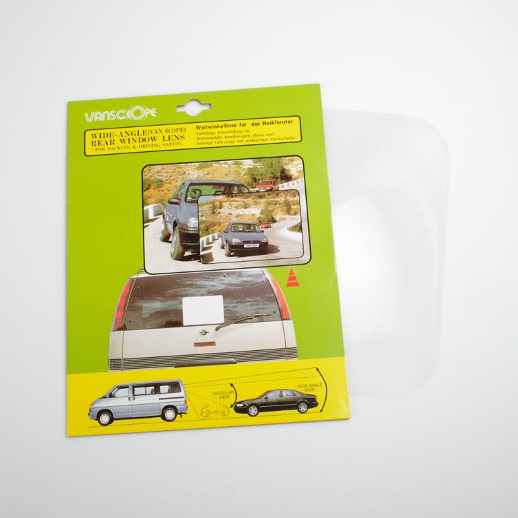 Analogowa kamera cofania - soczewka Fresnela na tylną szybę samochodu.