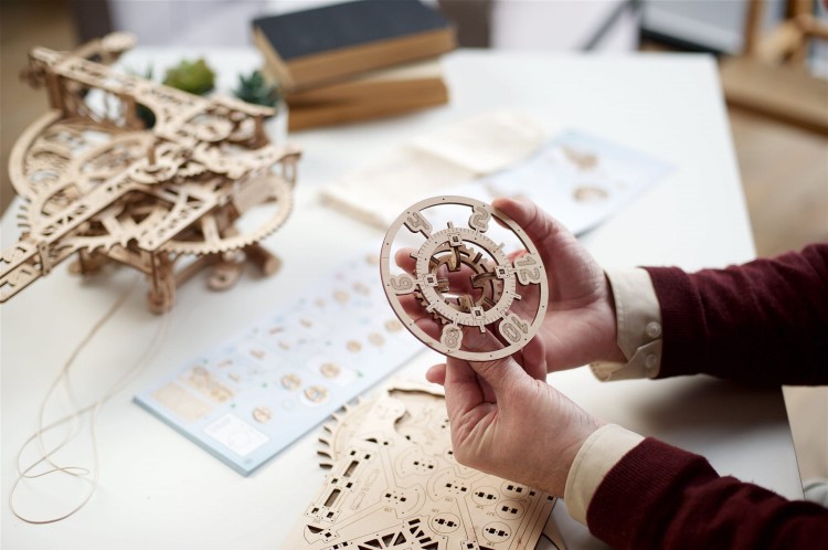 Ugears Aero Clock - drewniany zegar z wahadłem DIY
