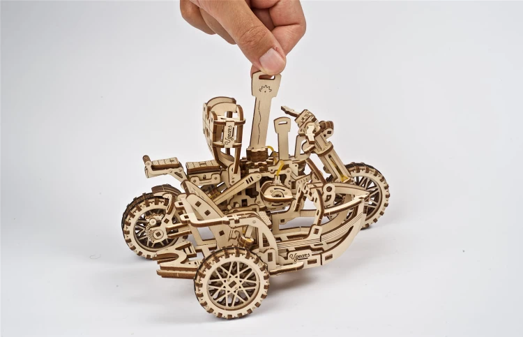 Ugears-Motorcycle-Scrambler-UGR-10-with-sidecar
