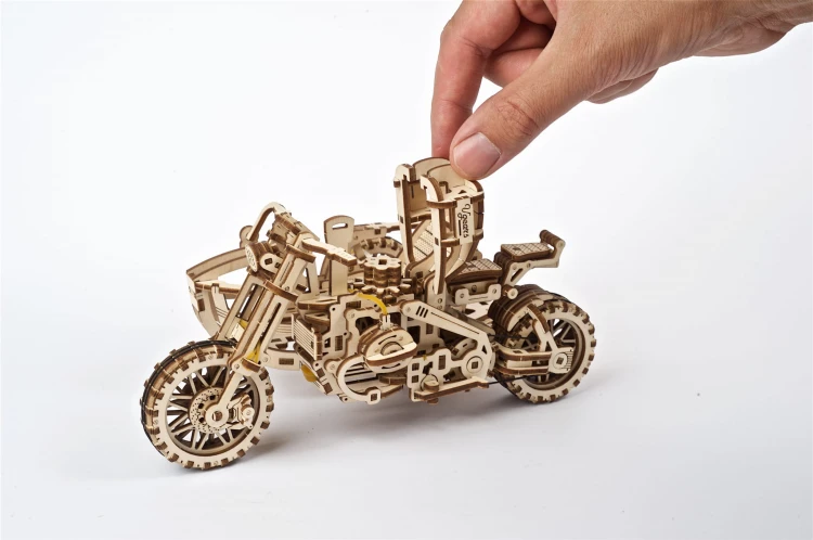 Ugears-Motorcycle-Scrambler-UGR-10-with-sidecar