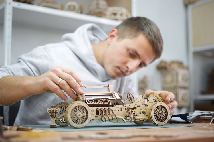 Samochód do składania Grand Prix U9 Ugers