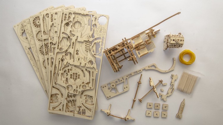 Ugears-Roadster-VM-01 zawartość zestawu