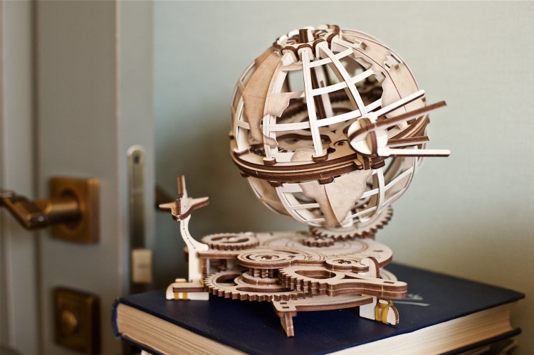 Ugears-Globus-Model-DSC3028-min.jpg