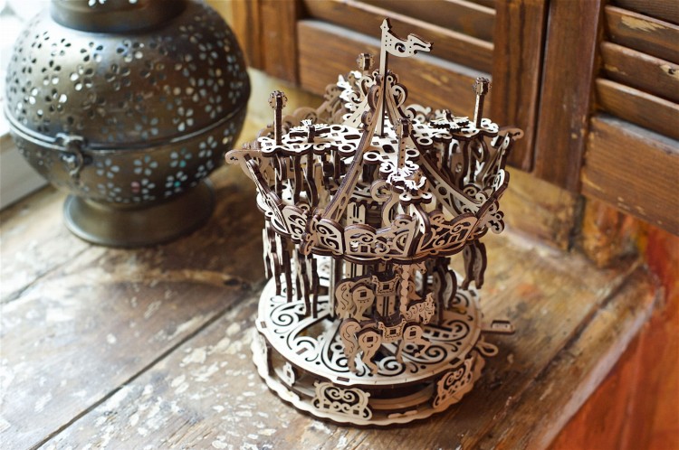 Karuzela - mechaniczny model DIY