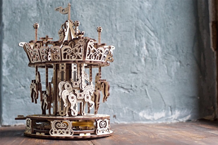 Karuzela - mechaniczny model DIY