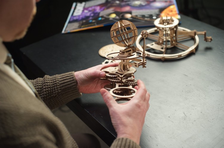 Tellurion - ruchomy model układu słonecznego 3d - Ugears