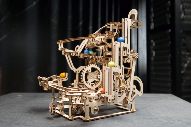Tor kulkowy z wciągnikiem poziomym DIY - Ugears
