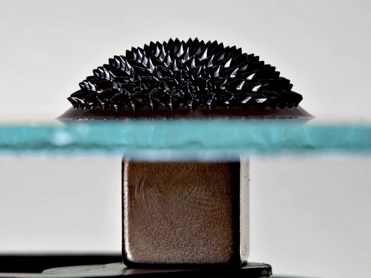 Ferrofluid - przykład eksperymentu