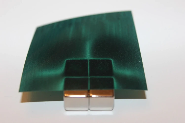 Folia "Green Film"- indykator pola magnetycznego przykład 1