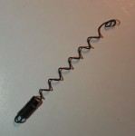 Sprężyna z drutu NITINOL - częsciowo rozciągnięta