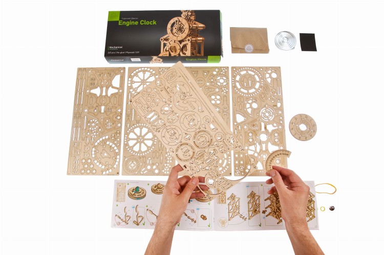 Ugears Engine Clock - drewniany zegar mechaniczny DIY