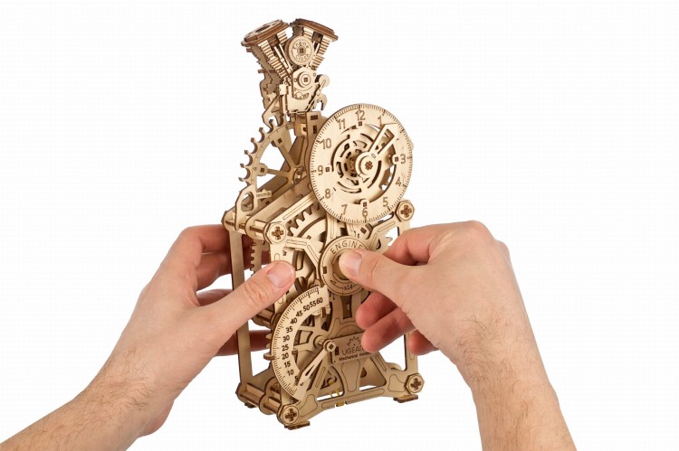 Ugears Engine Clock - drewniany zegar mechaniczny DIY