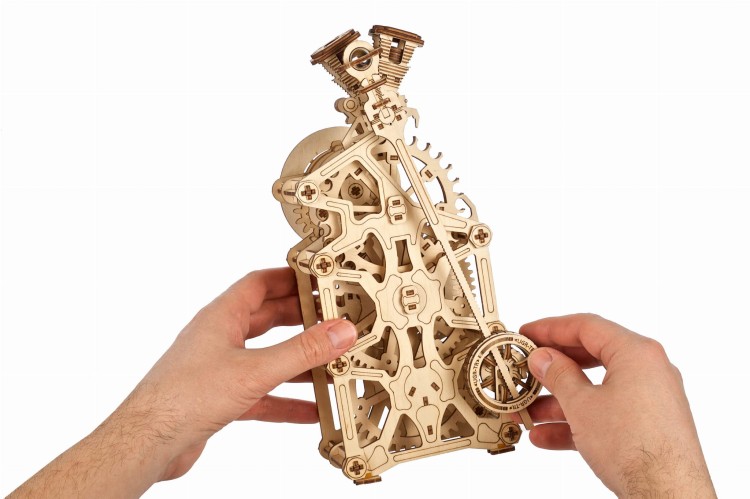 Ugears Engine Clock - drewniany zegar mechaniczny DIY