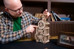 Ugears Engine Clock - drewniany zegar mechaniczny DIY