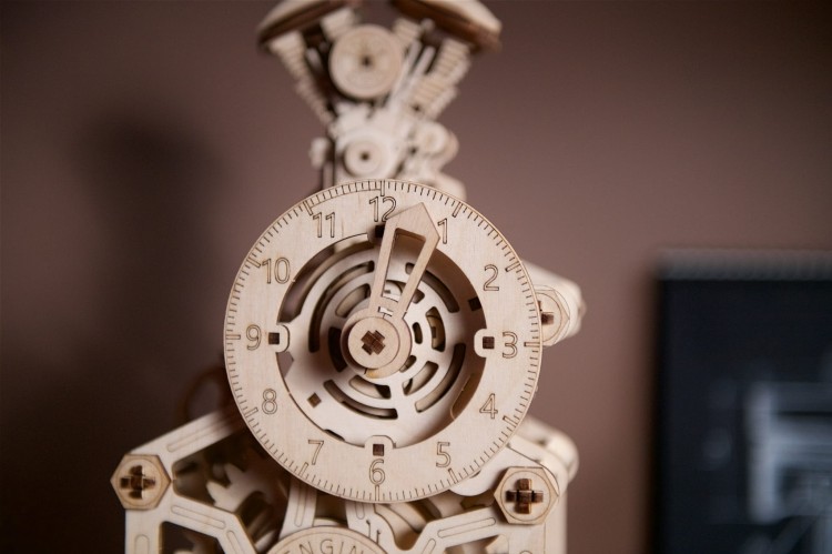 Ugears Engine Clock - drewniany zegar mechaniczny DIY