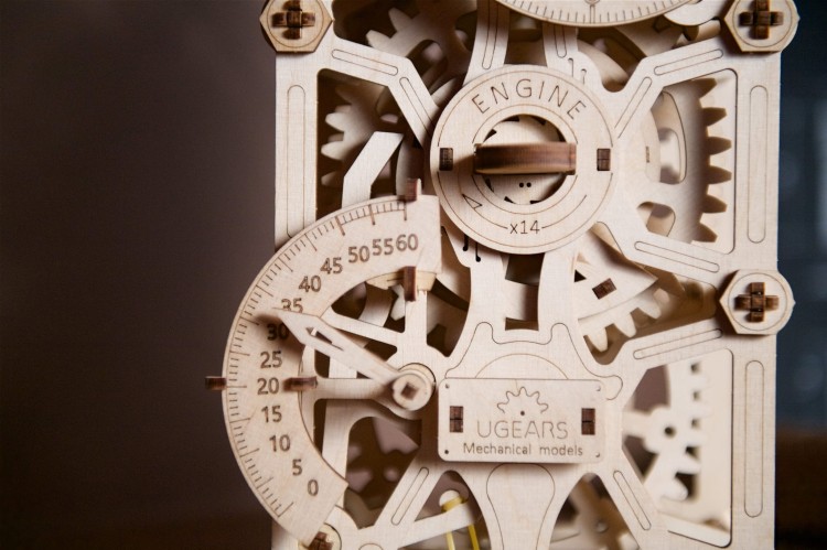 Ugears Engine Clock - drewniany zegar mechaniczny DIY