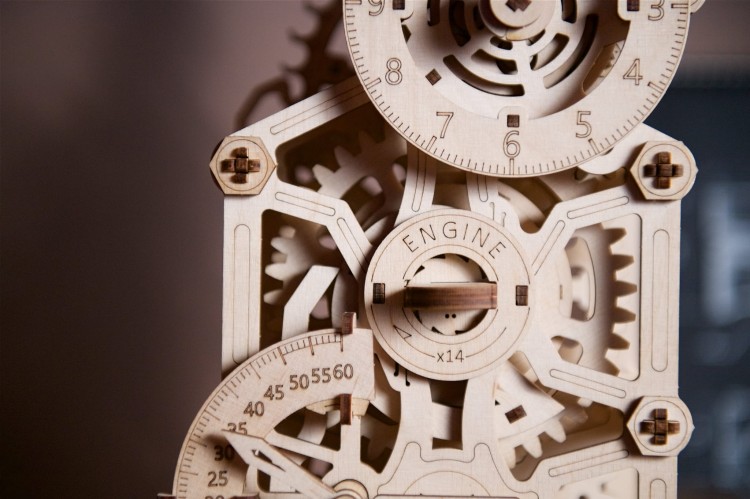 Ugears Engine Clock - drewniany zegar mechaniczny DIY