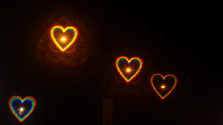 Obraz przez holograficzne okulary