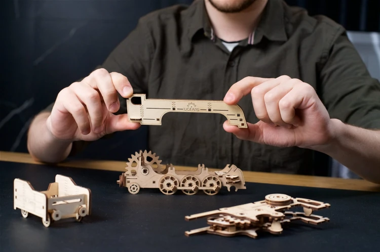 Mini lokomotywa , Model DIY Ugears SMART