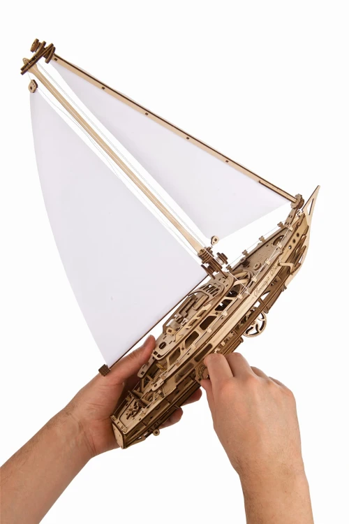 Model jachtu Serenity’s Dream, drewniany model do składania Ugears