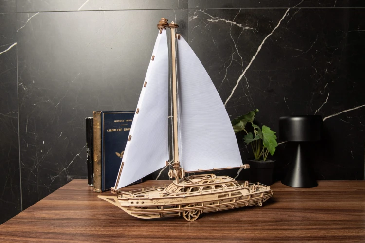 Model jachtu Serenity’s Dream, drewniany model do składania Ugears