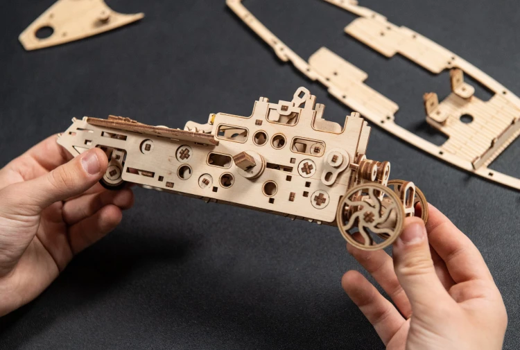 Model jachtu Serenity’s Dream, drewniany model do składania Ugears
