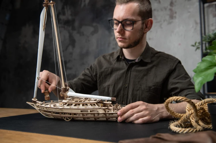 Model jachtu Serenity’s Dream, drewniany model do składania Ugears