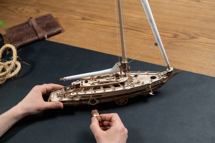 Model jachtu Serenity’s Dream, drewniany model do składania Ugears