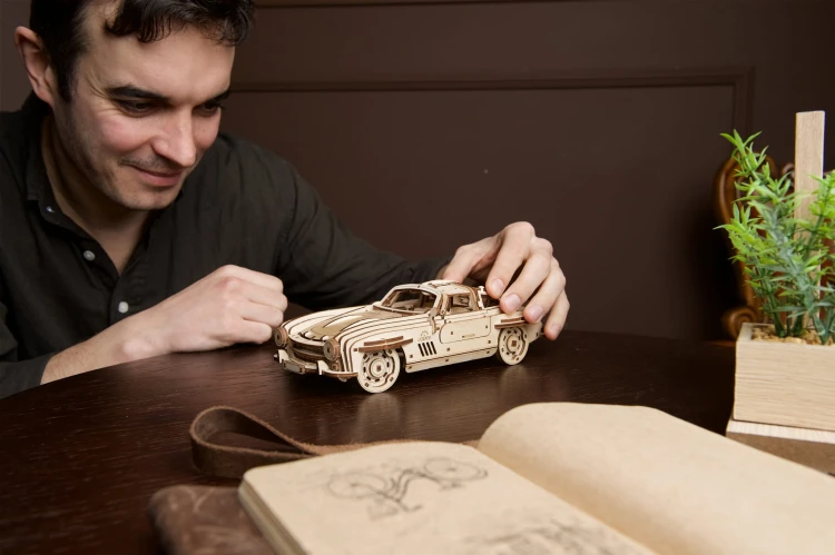 Drewniany samochód sportowy – Winged Sports Coupe - Ugears