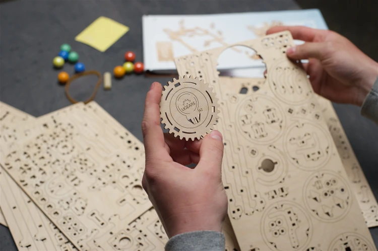 Tor kulkowy z wciągnikiem spiralnym DIY - Ugears