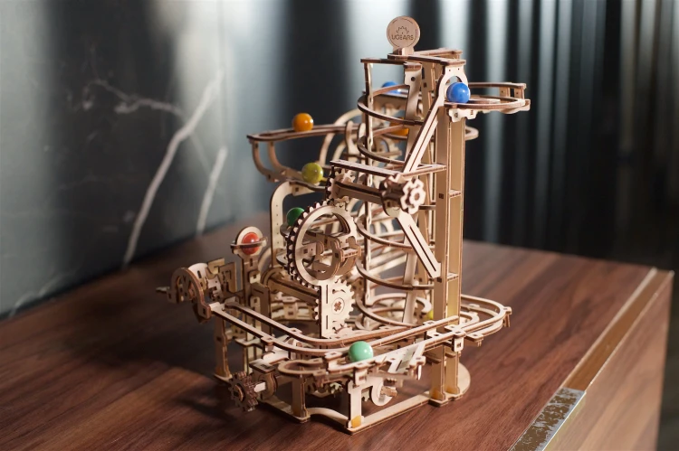 Tor kulkowy z wciągnikiem spiralnym DIY - Ugears