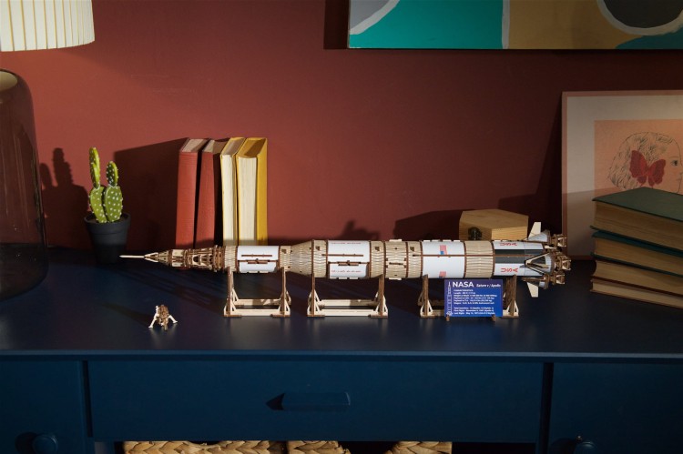 Model rakiety NASA Saturn V - Ugears