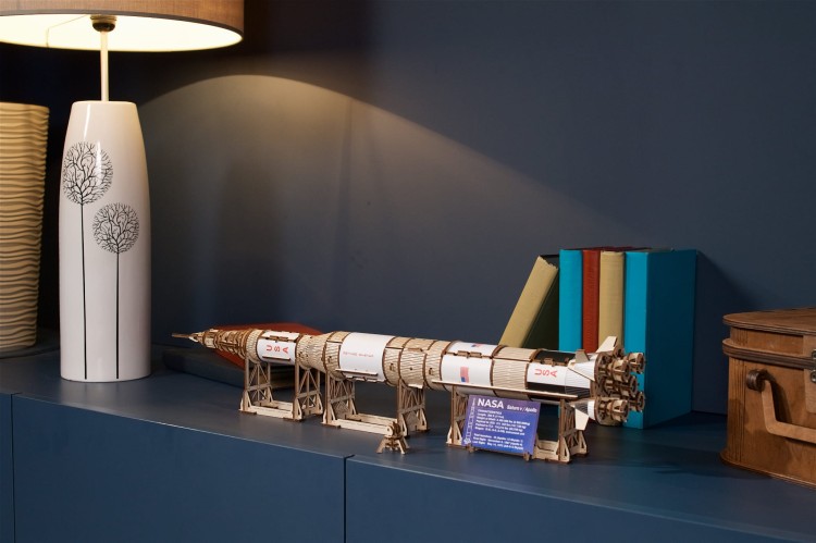 Model rakiety NASA Saturn V - Ugears