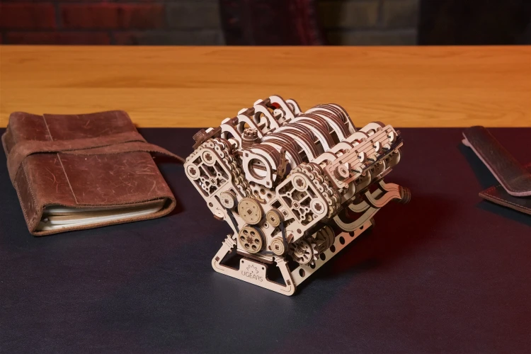 Ruchomy model silnika V8 – Model Mechaniczny do składania Ugears