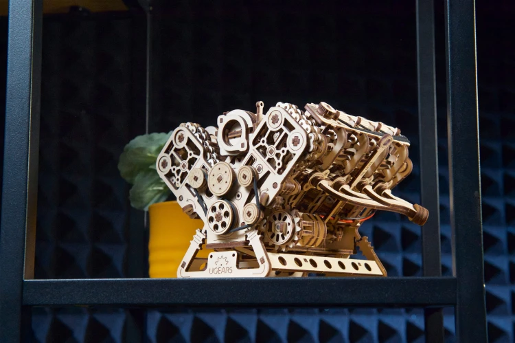 Ruchomy model silnika V8 – Model Mechaniczny do składania Ugears