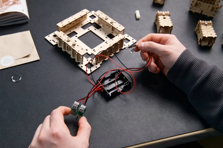 Latarnia Morska w Aleksandrii, drewniany model do składania Ugears