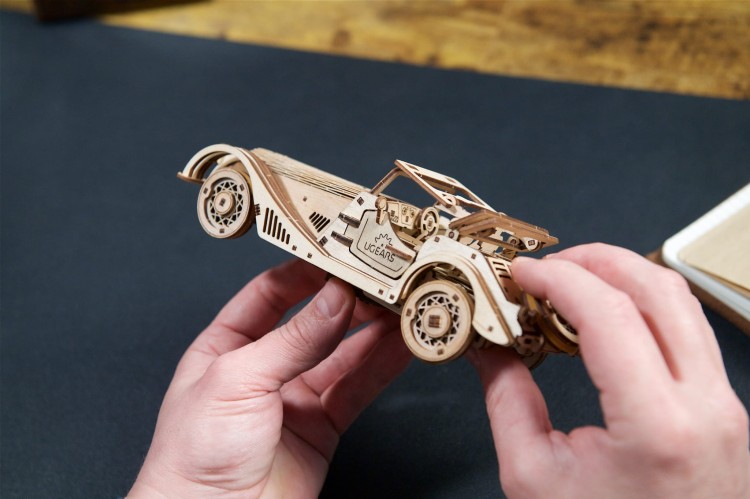 Sport Car Rapid Mouse – model mechaniczny samochodu do składania Ugears