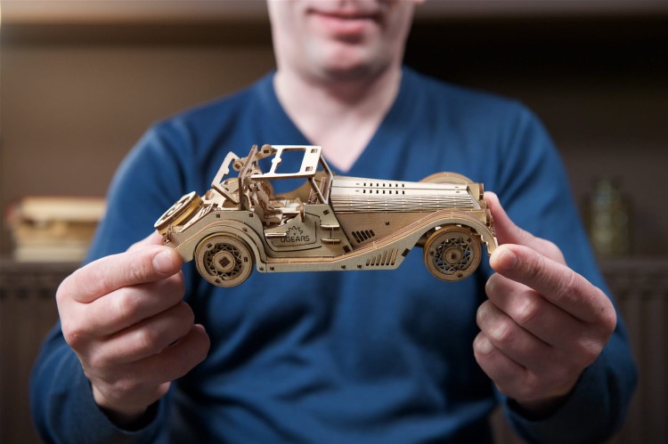 Sport Car Rapid Mouse – model mechaniczny samochodu do składania Ugears