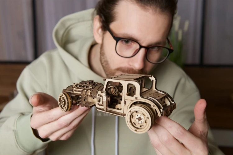 Hot Rod Furious Mouse – model mechaniczny samochodu do składania Ugears