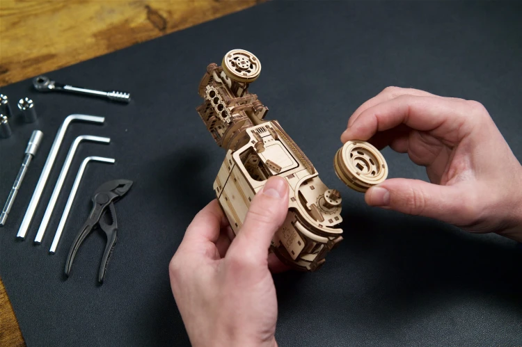 Hot Rod Furious Mouse – model mechaniczny samochodu do składania Ugears