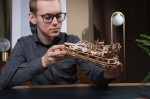 Poduszkowiec ratunkowy – Model Mechaniczny do składania Ugears