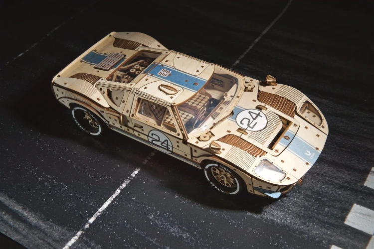 UGT-24 Wyścigówka Enduro – Model Mechaniczny do składania Ugears