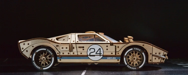 UGT-24 Wyścigówka Enduro – Model Mechaniczny do składania Ugears