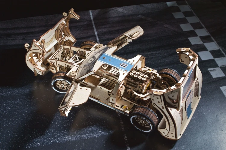 UGT-24 Wyścigówka Enduro – Model Mechaniczny do składania Ugears