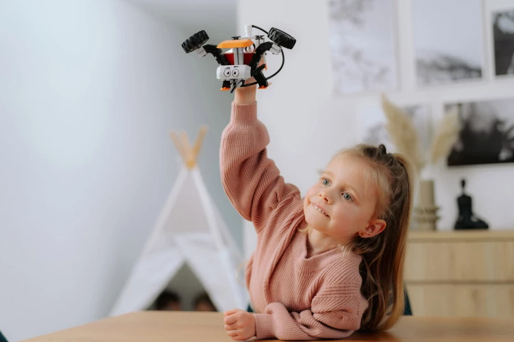 Zabawa dronem strażackim