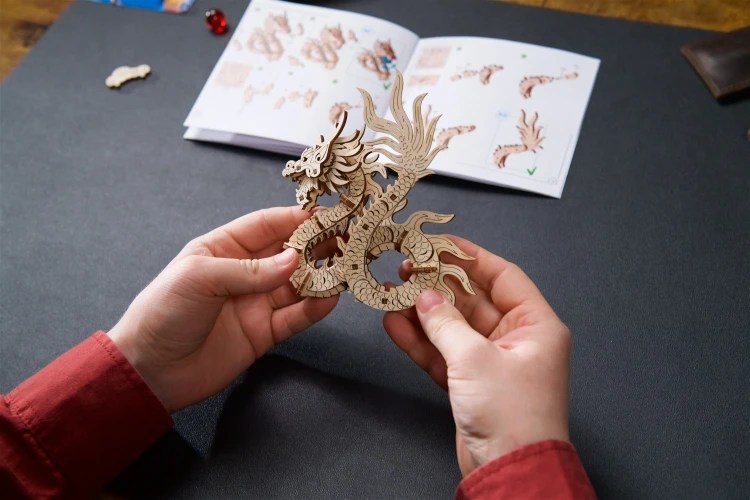 Drewniany Smok – Model Mechaniczny Ugears do składania