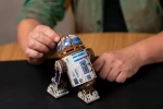 Puzzle 3D- R2D2 robot z sagi Gwiezdne Wojny  – model DIY Ugears