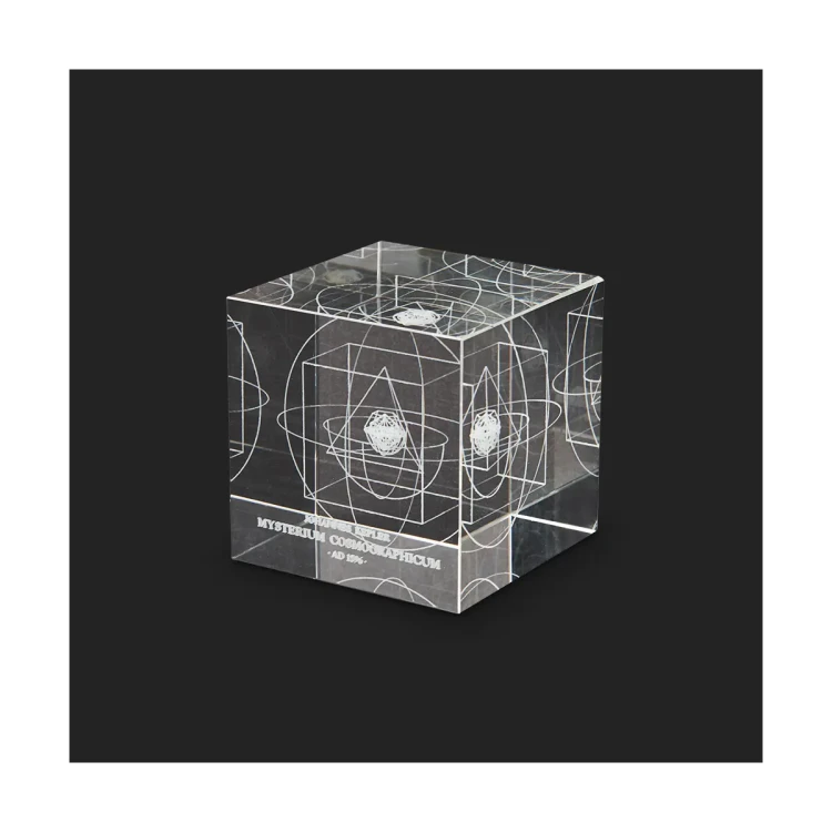 Masywny przycisk do papieru "Mysterium Cosmographicum" w ozdobnym pudełku