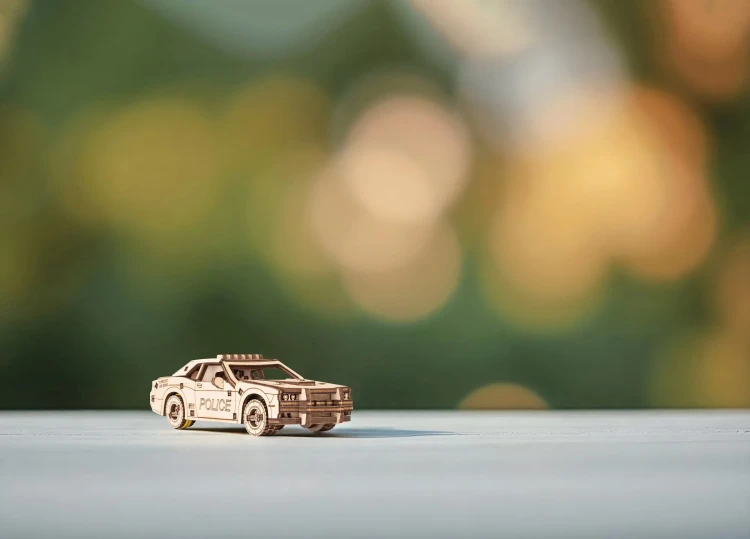 Mini samochodzik Policja - łatwe puzzle mechaniczne 3D